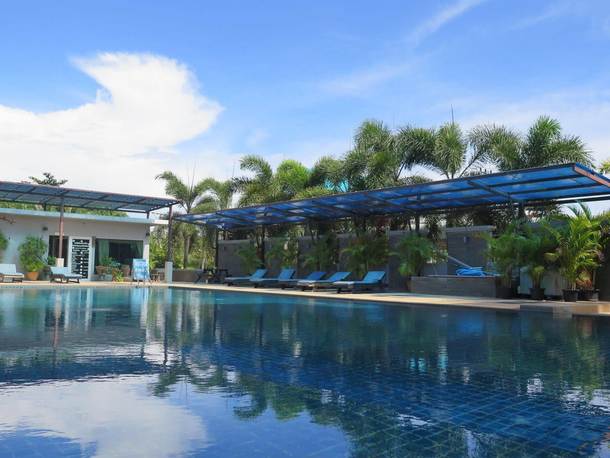 Oyo 829 Royal Thai Residence Jomtien Beach Exterior foto